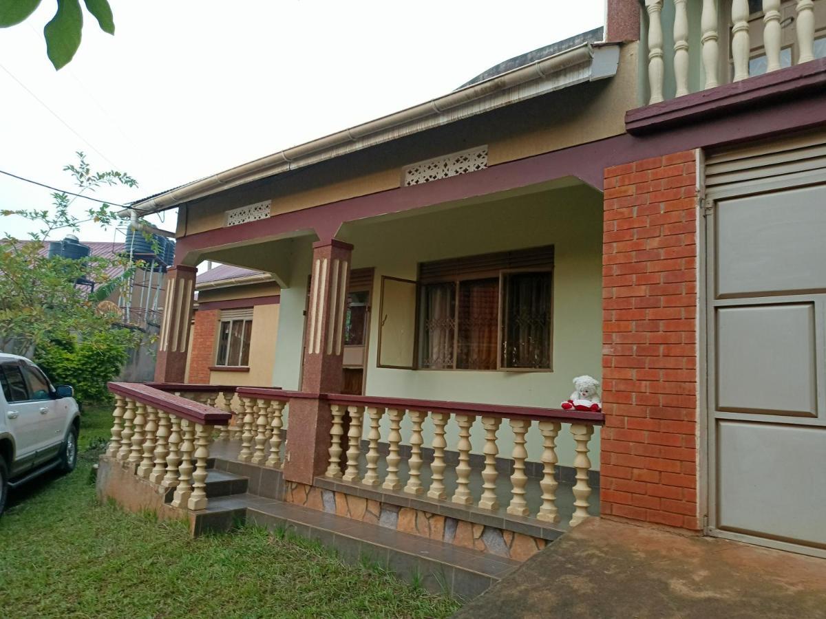 Ufam Uganda Villa Mukono Екстериор снимка